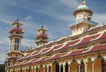 On the road to Tây Ninh, where a candy-coloured temple waits