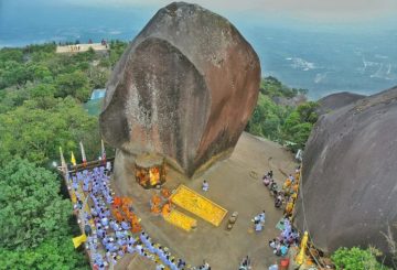 A visit to the Buddha’s footprint